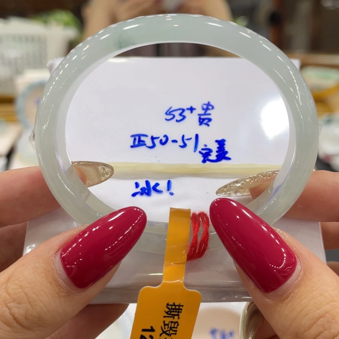 翡翠手镯未镶嵌翡翠