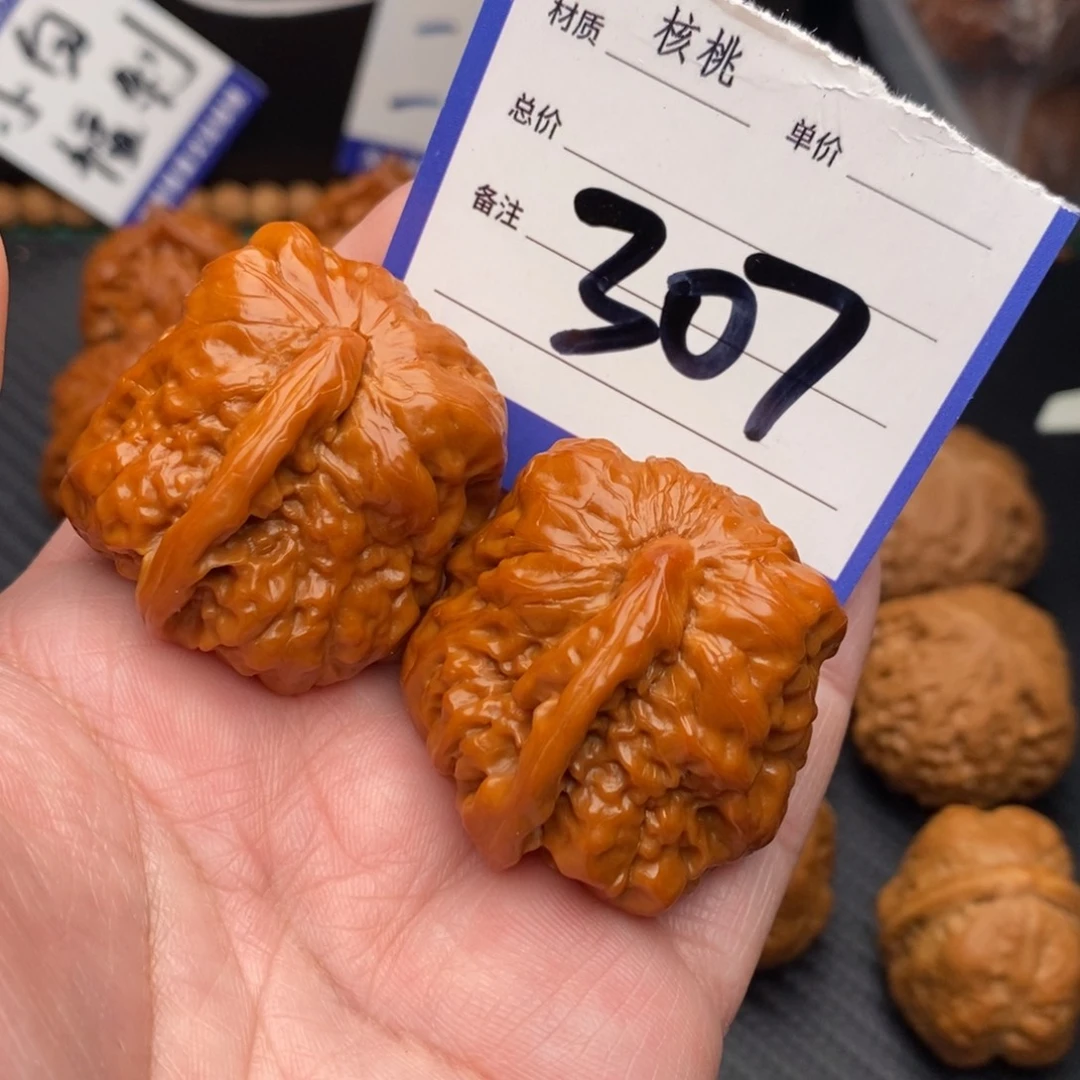 文玩核桃吊坠一根筋mo