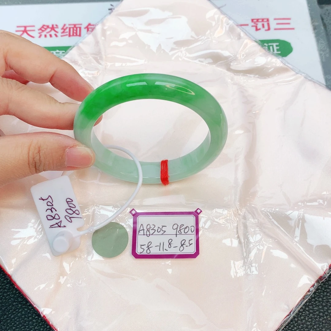 翡翠手镯未镶嵌缅甸翡翠