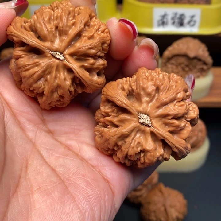 文玩核桃吊坠44全品粗筋