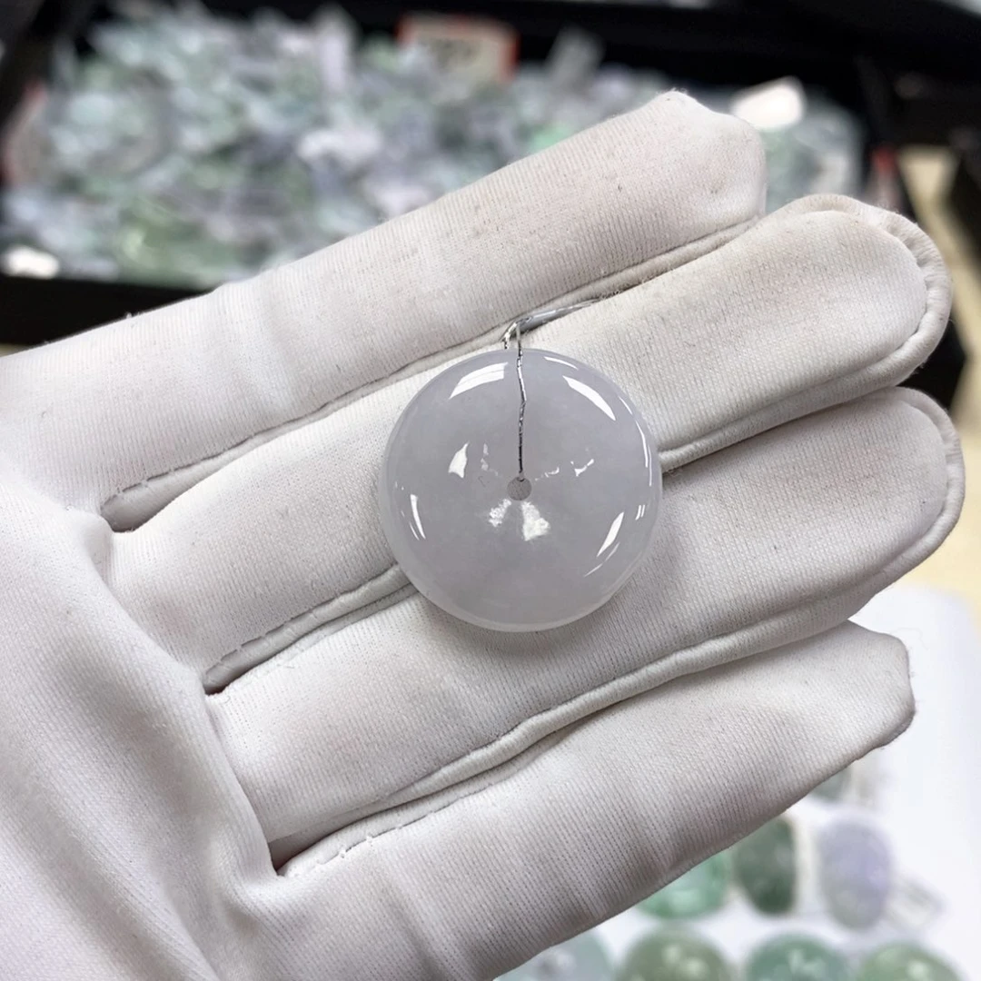 翡翠颈饰未镶嵌平安扣