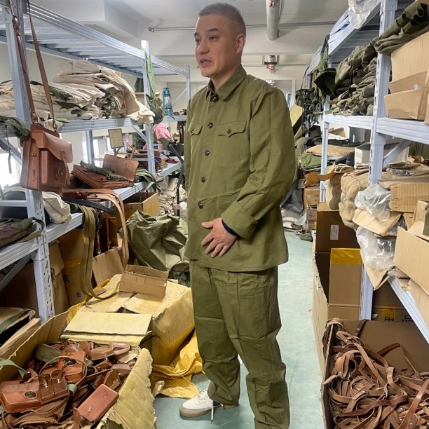 复古男士土黄套装