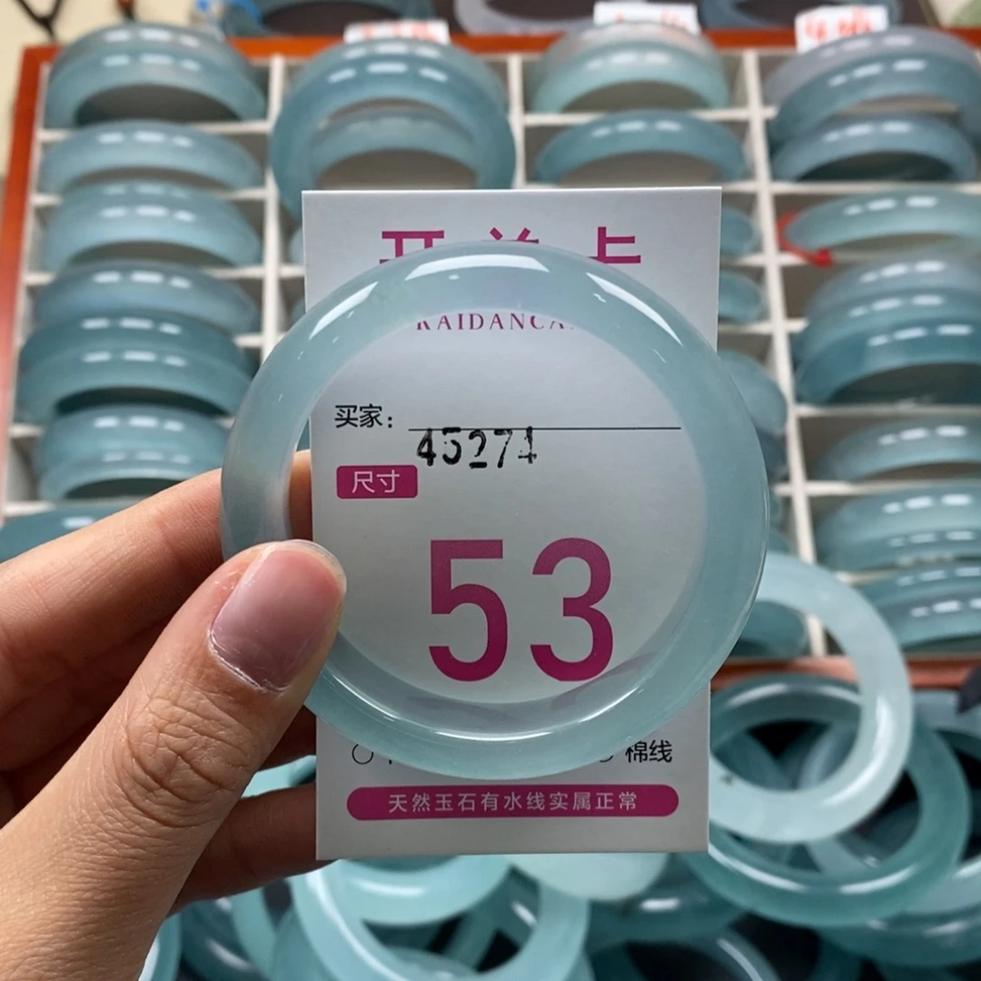 每***卷石英质玉未镶嵌手镯