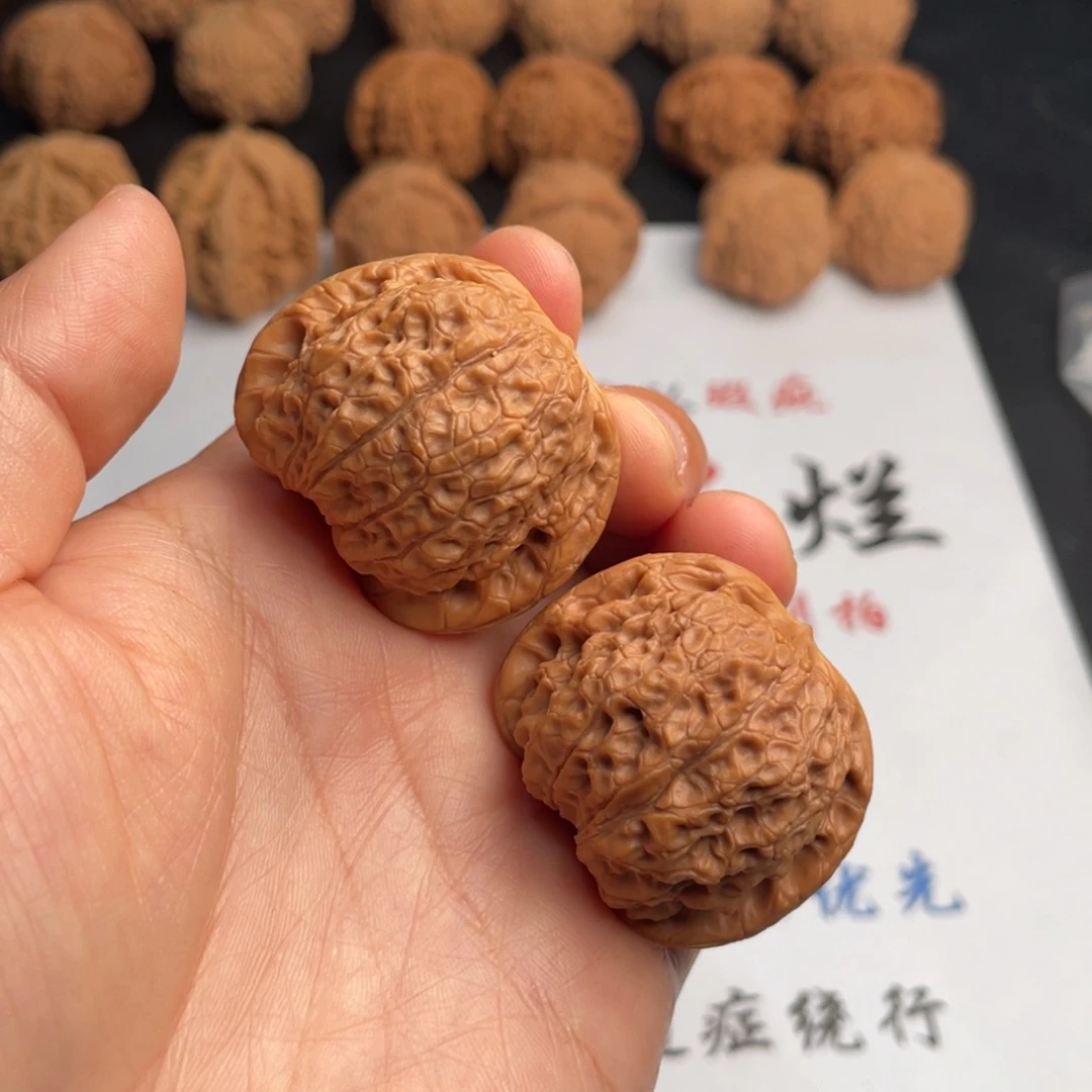 文玩核桃吊坠658。38血麒麟
