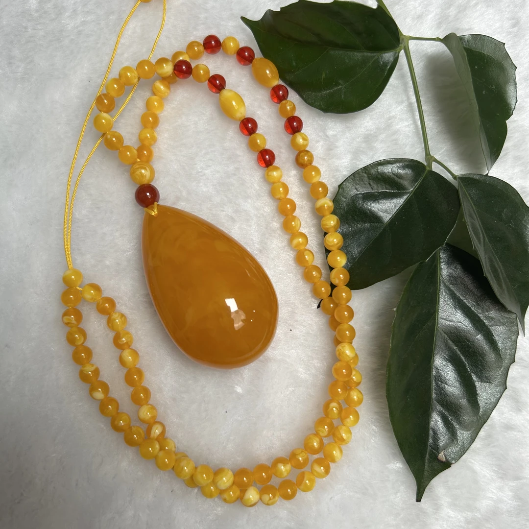 W134藏族精工蜜糖红珠链水滴吊坠