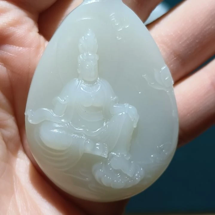 和田玉颈饰未镶嵌菟****）