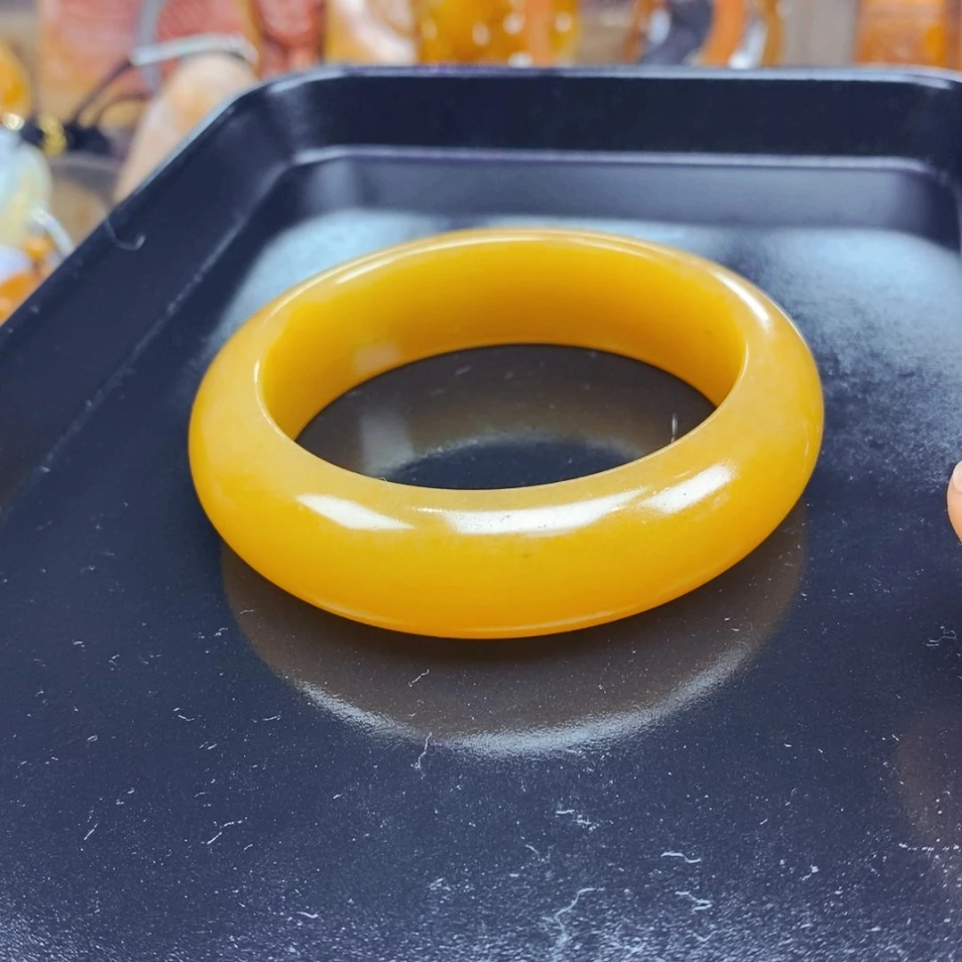 石英质玉（黄龙玉）未镶嵌颈饰