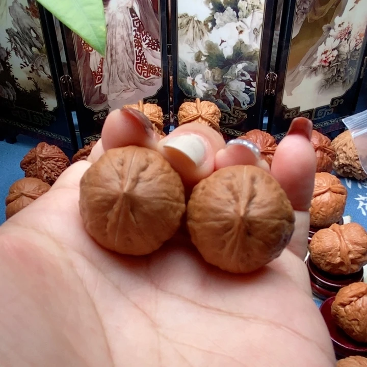 文玩核桃把件龙珠