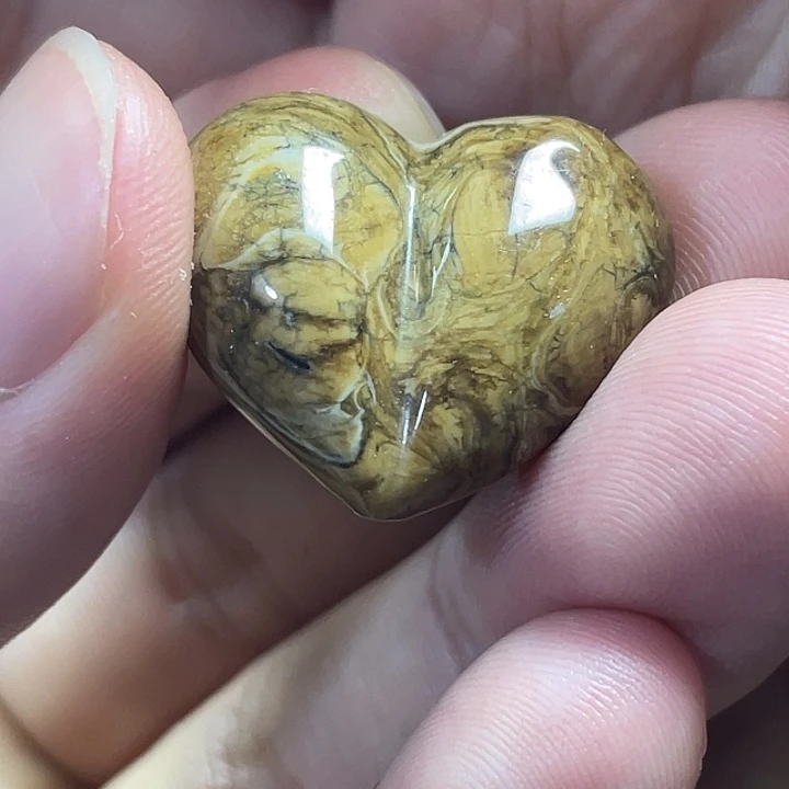 琥珀未镶嵌珠宝奇石根珀爱心