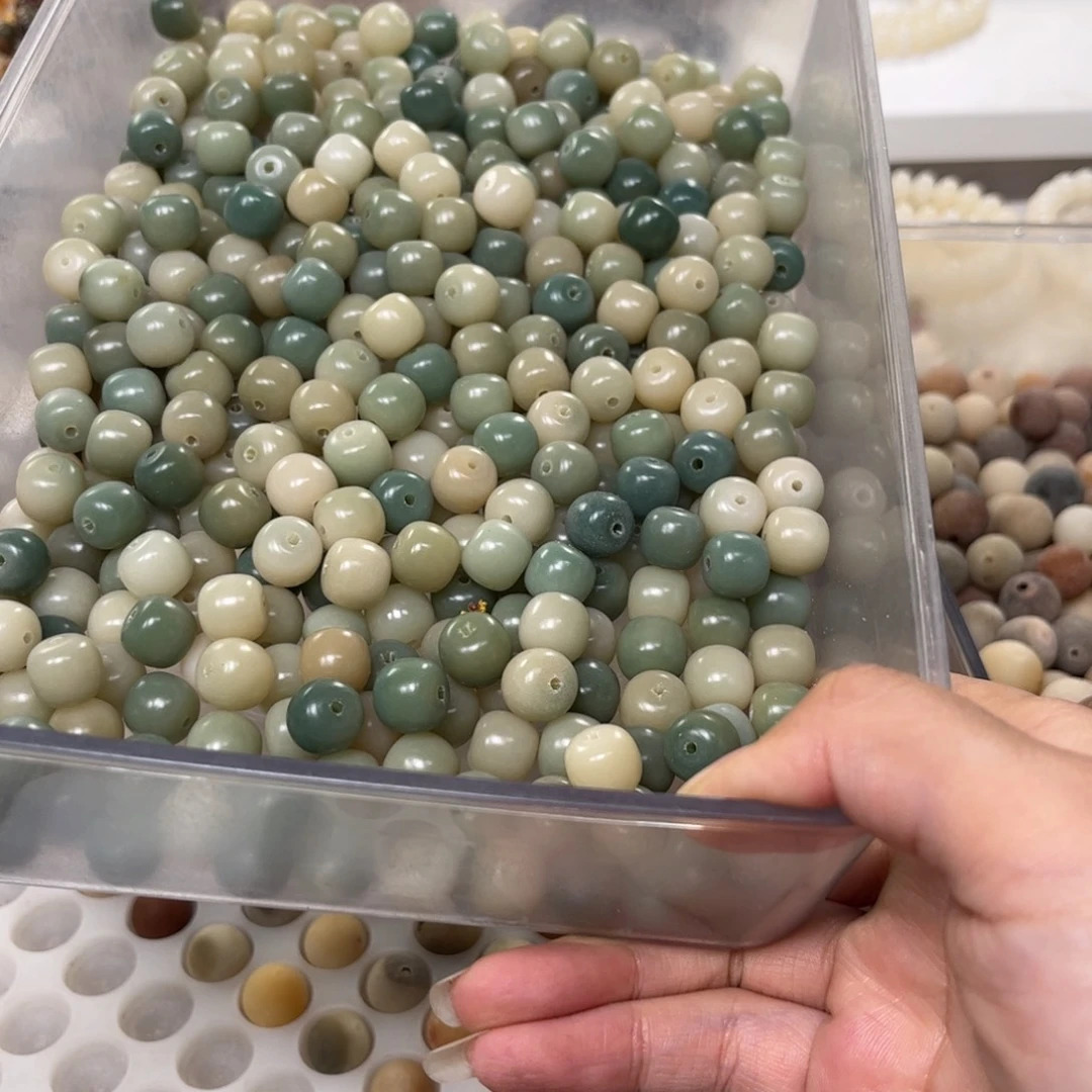 白玉菩提吊坠绿色桶珠40颗