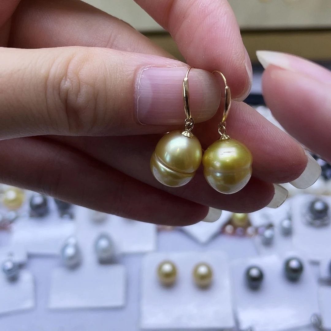 18K金镶嵌海水珍珠耳饰