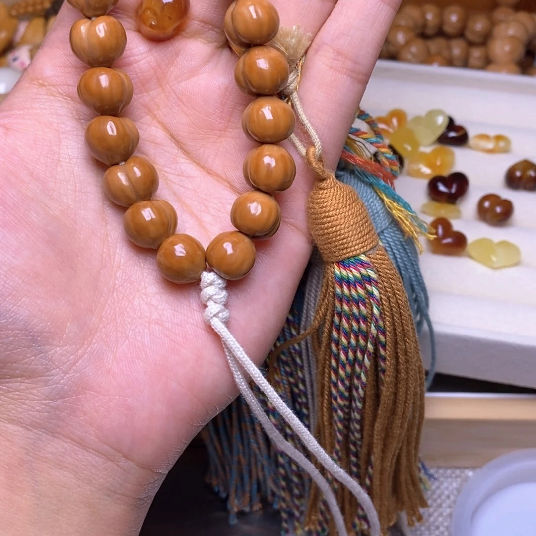 木***儿猴头核桃吊坠手持串爱心密串棕色流苏