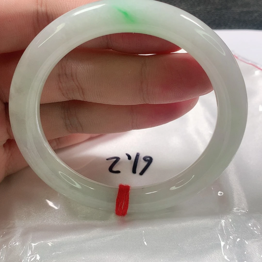 未镶嵌手镯（圆镯）翡翠61圈。375号