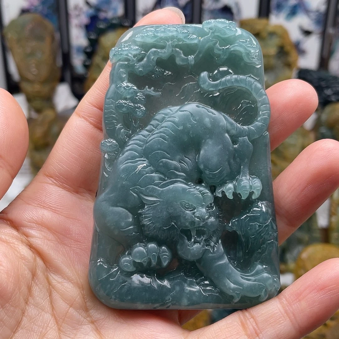 翡翠未镶嵌颈饰天然翡翠a货虎