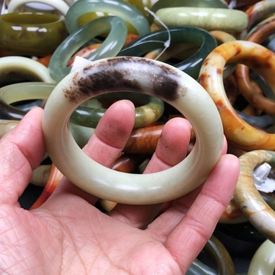 蛇纹石玉手镯未镶嵌喔**糖