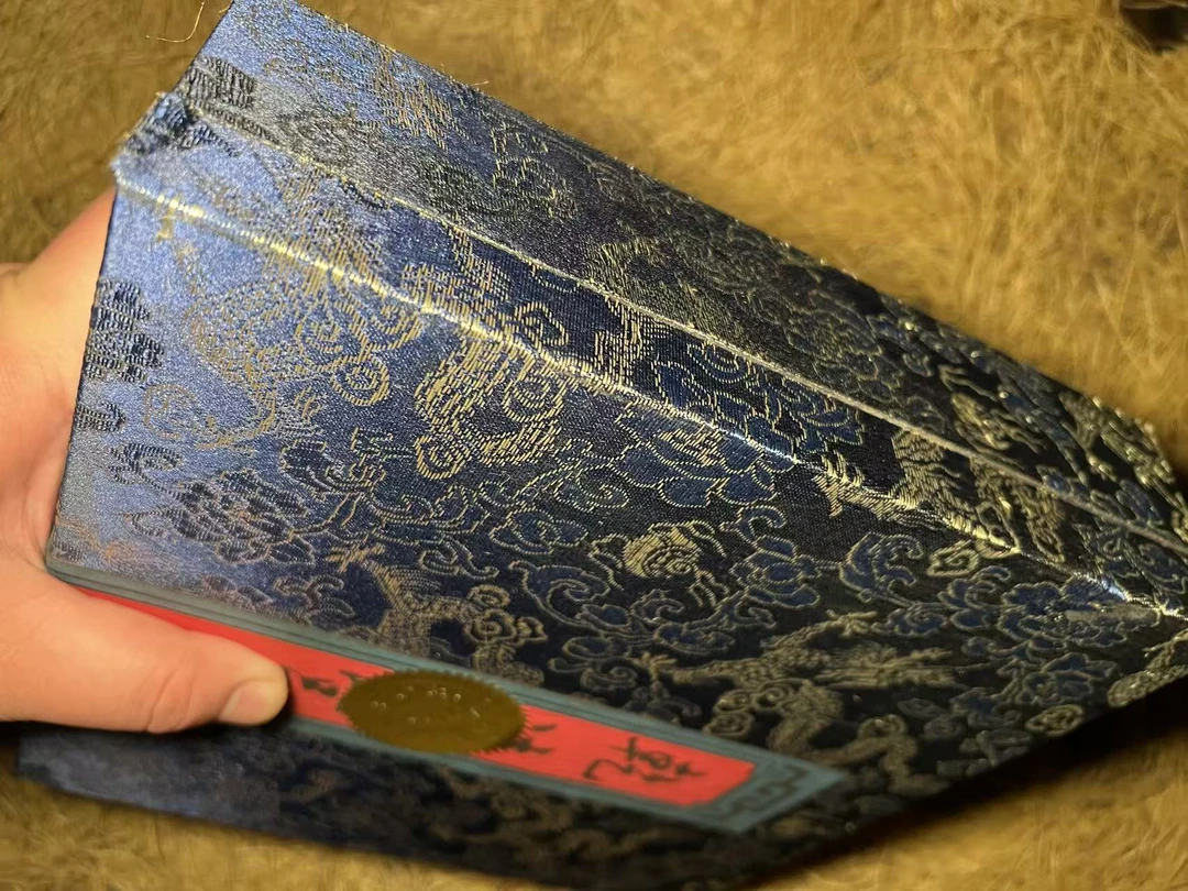 【闪购商品】打开蓝色刺绣木盒一套