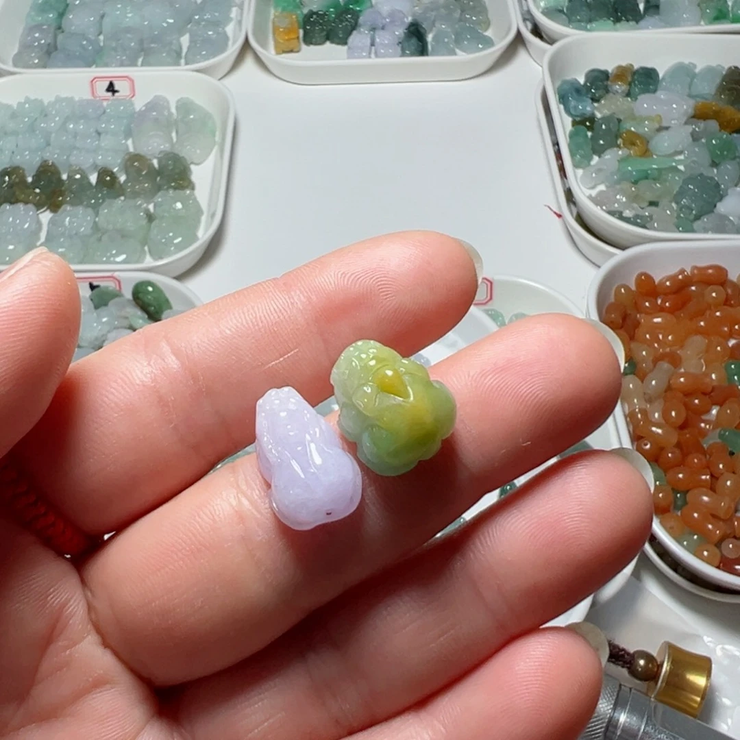 翡翠颈饰未镶嵌A****萍两头孔貔貅两个560块