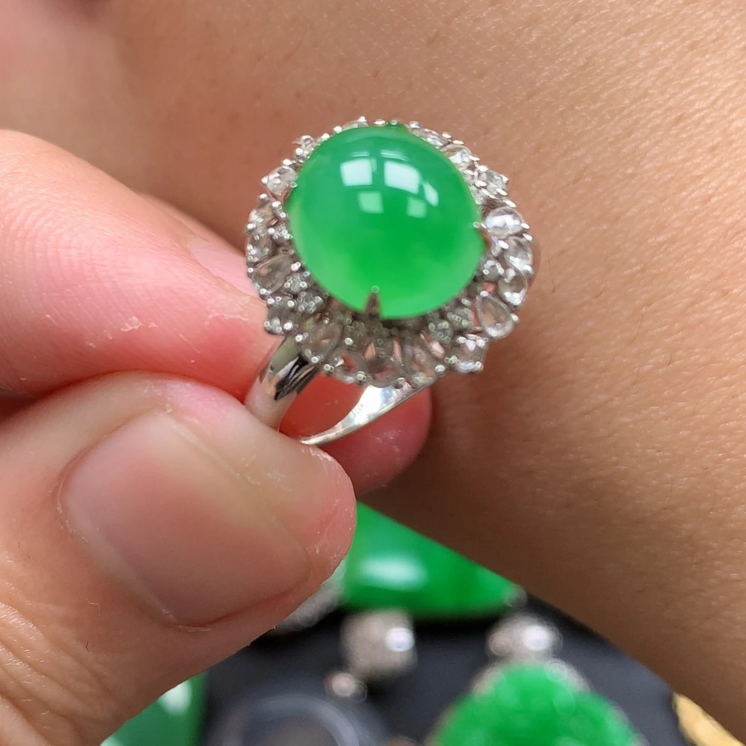 翡翠18K金镶嵌戒指