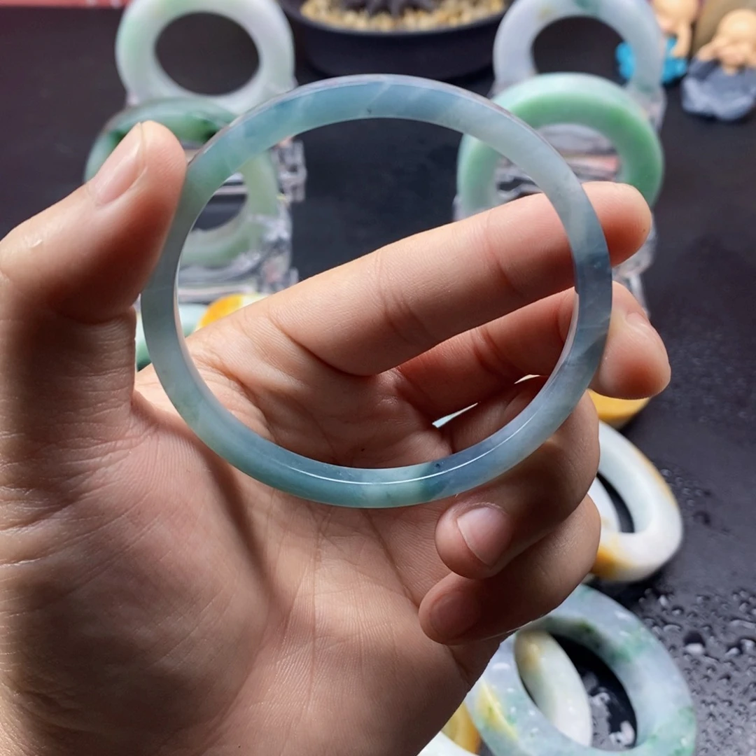 翡翠手镯未镶嵌天****九