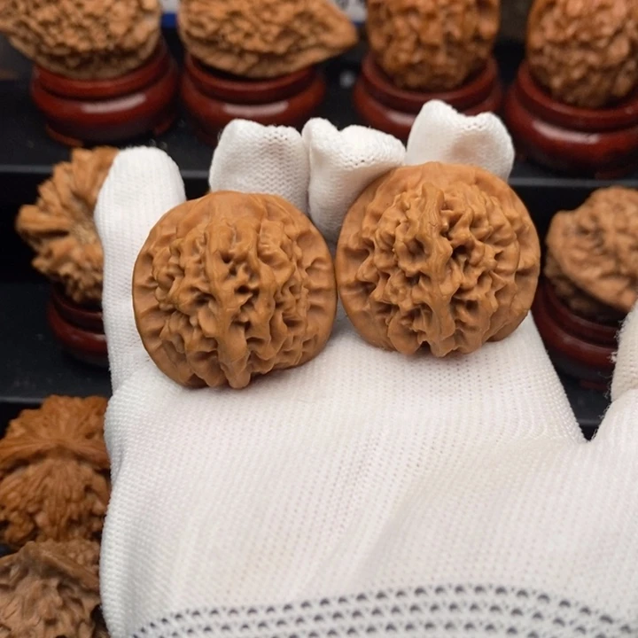 文玩核桃吊坠秦岭秦闷35修尖