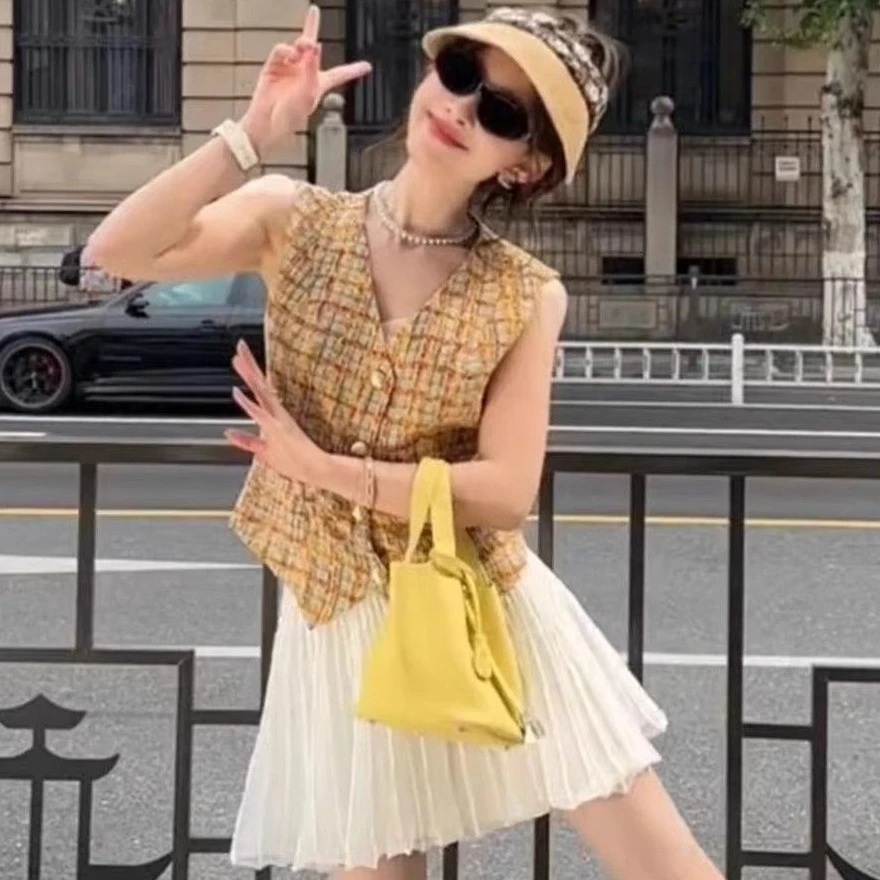 2025夏季新款小香风高级感针织背心上衣+遮跨显瘦短裙洋气两件套