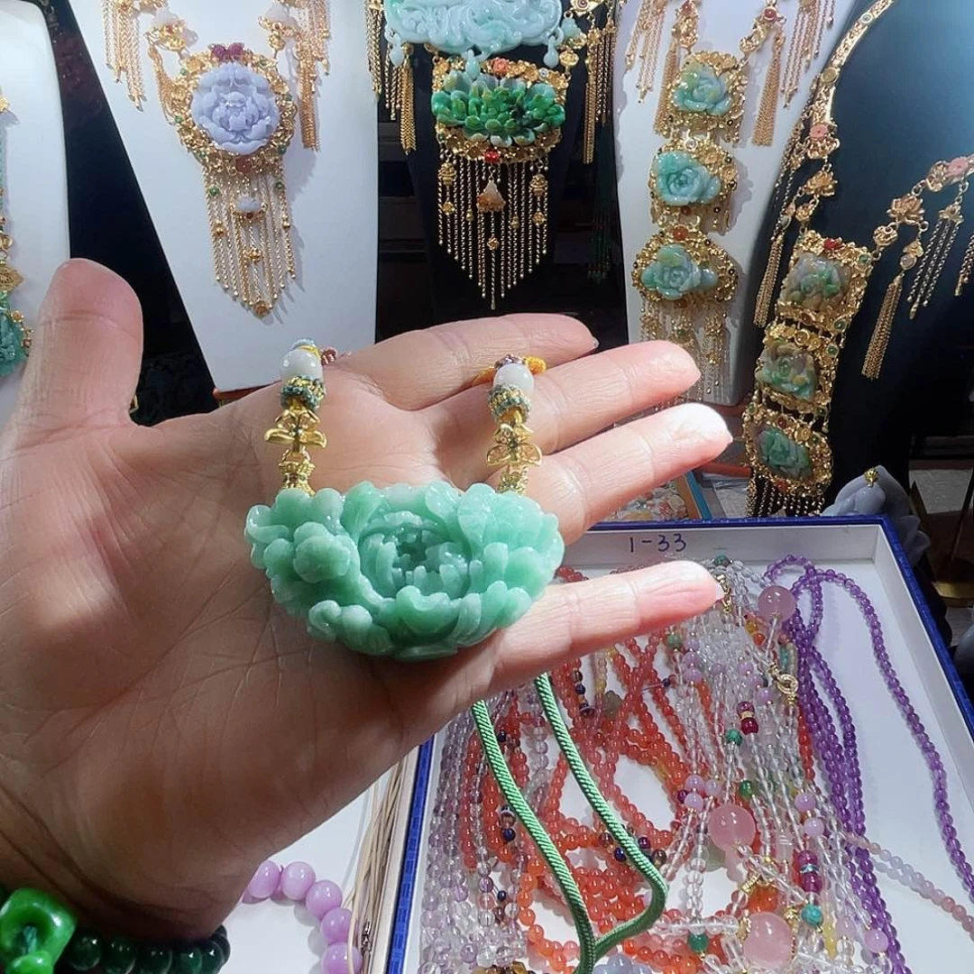 翡翠颈饰未镶嵌翡翠苹果绿花