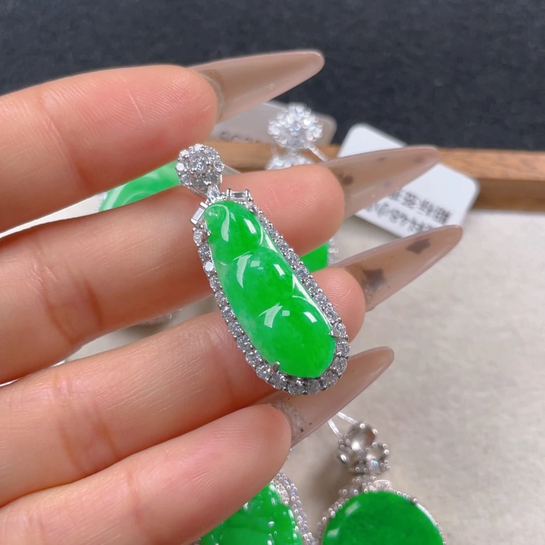翡翠颈饰银S925镶嵌翡翠