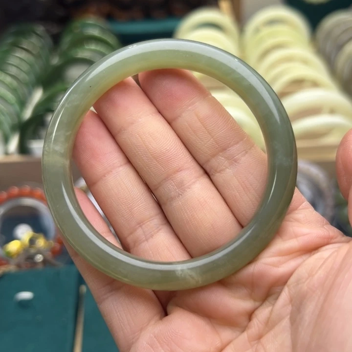 和田玉手镯未镶嵌58.9圈围0651