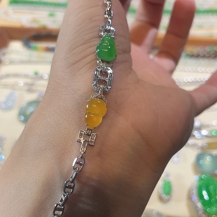 翡翠未镶嵌颈饰翡翠定制未镶嵌