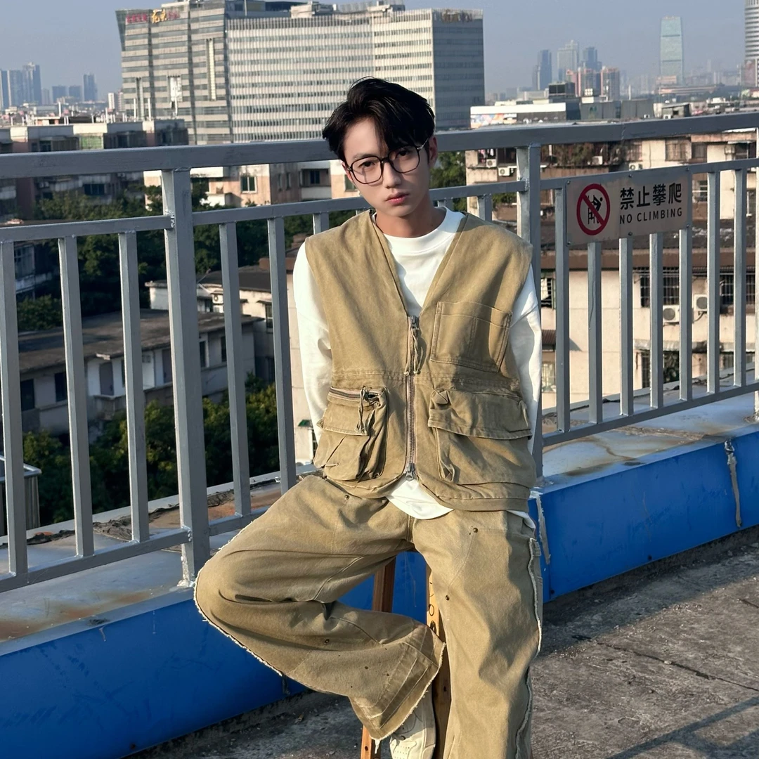 Highreward的水洗做旧多口袋工装马甲春秋款男女