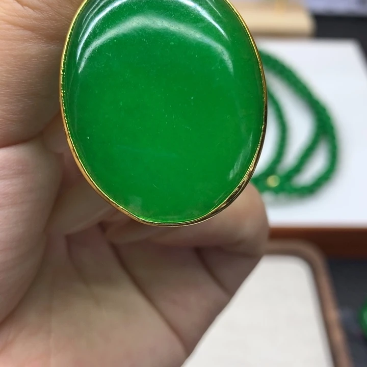 翡翠未镶嵌颈饰吊坠