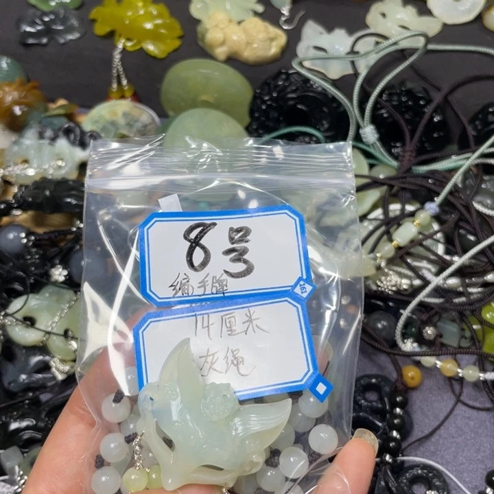 蛇纹石玉颈饰合金K****.