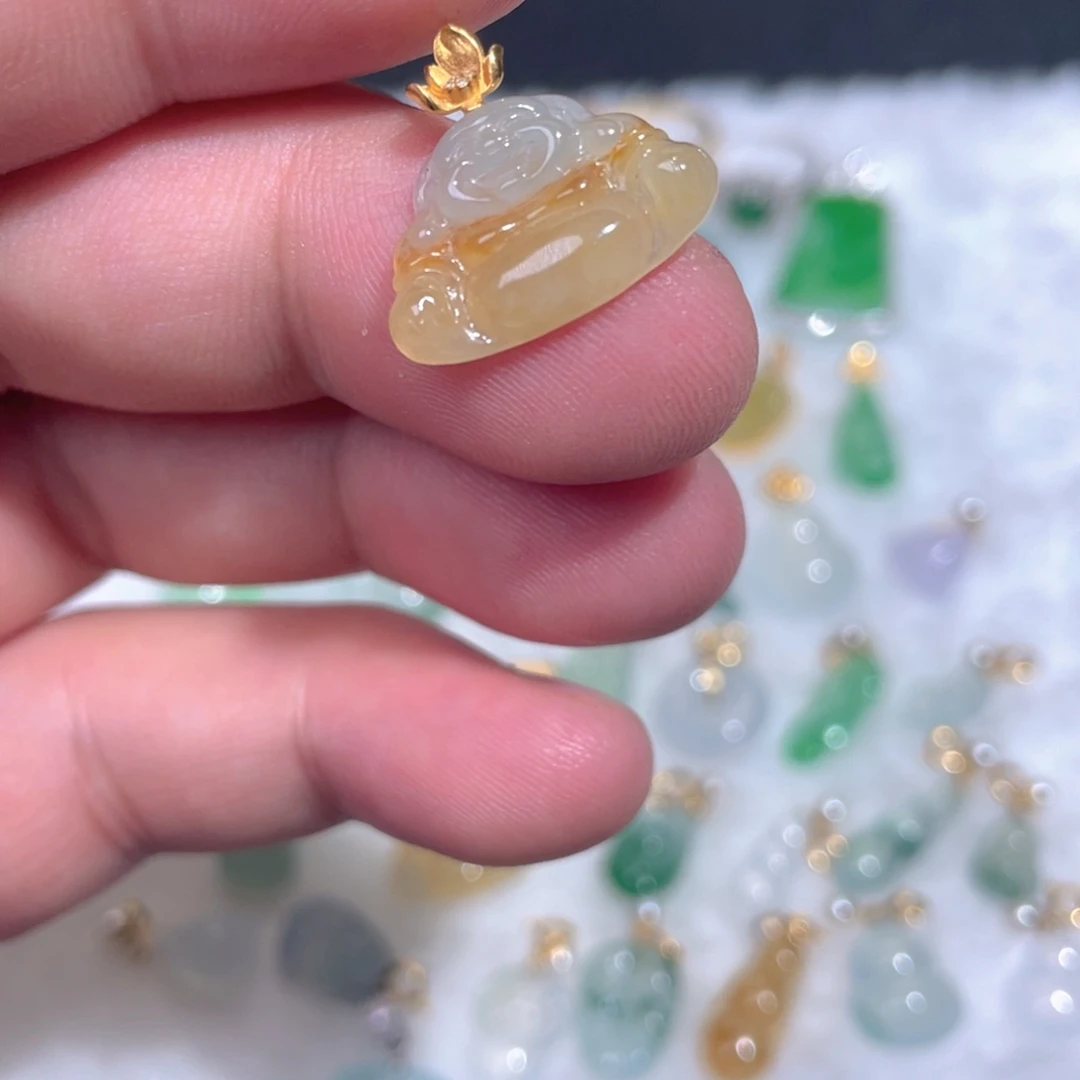 翡翠18K金镶嵌颈饰