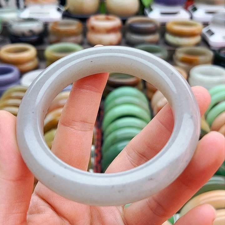 未镶嵌手镯（圆镯）石英质玉