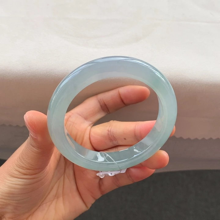 翡翠手镯未镶嵌翡翠手镯