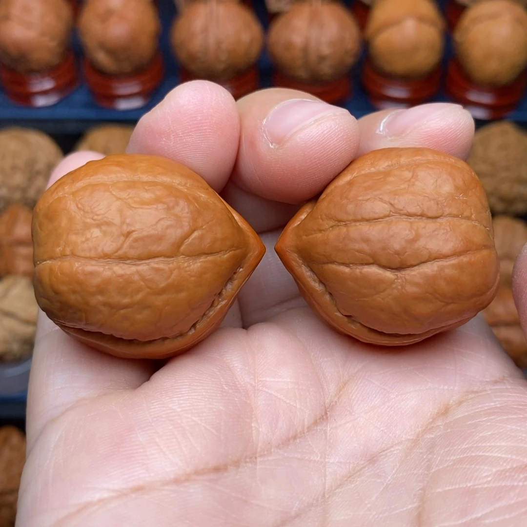 文玩核桃把件冯***?手捻四方蟾