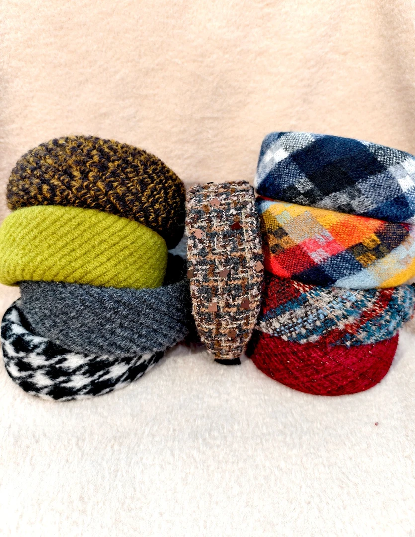 秋冬新款宽边羊毛高颅顶发箍减龄显脸小复古港风气质红色秋冬发箍