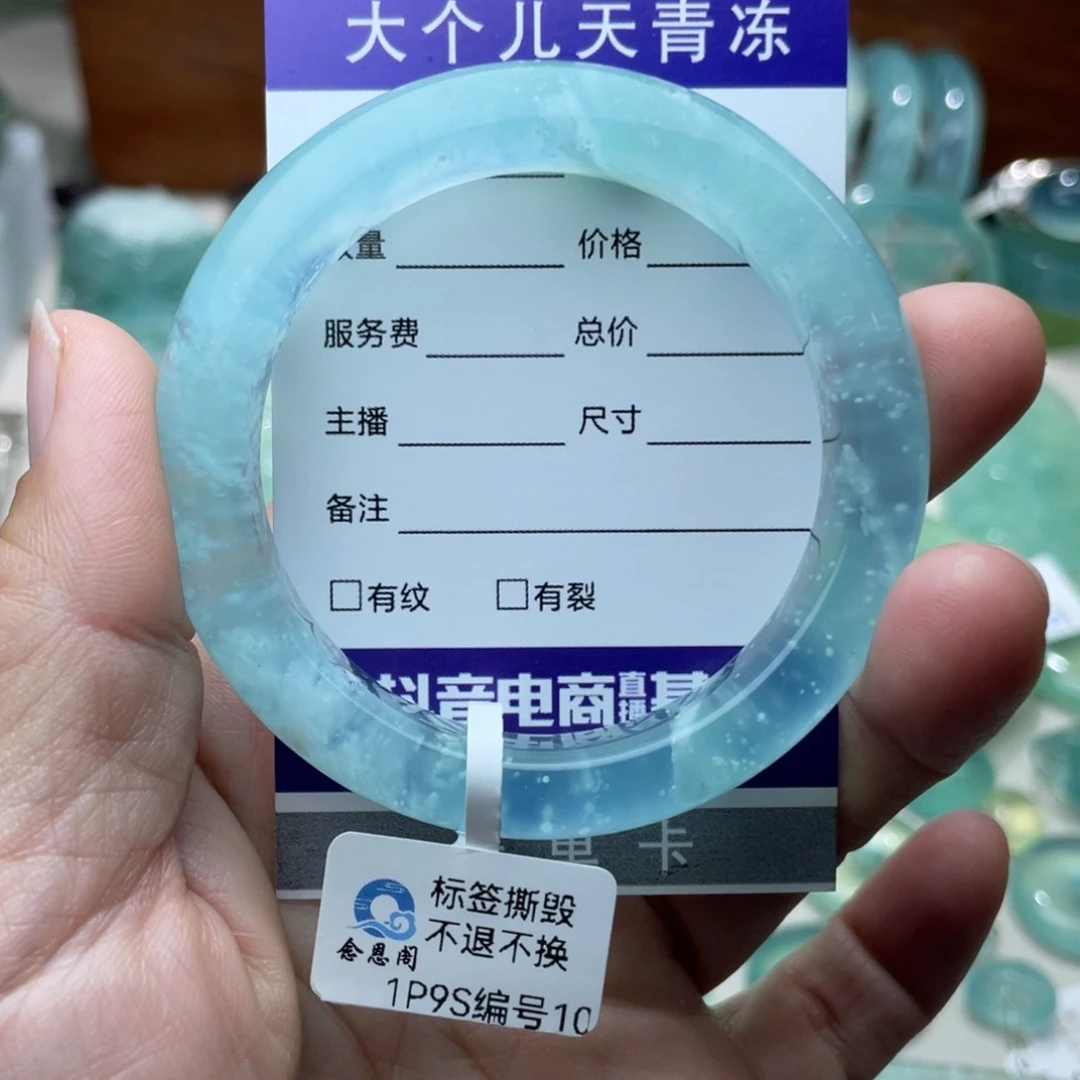 蛇纹石玉手镯未镶嵌是***欣