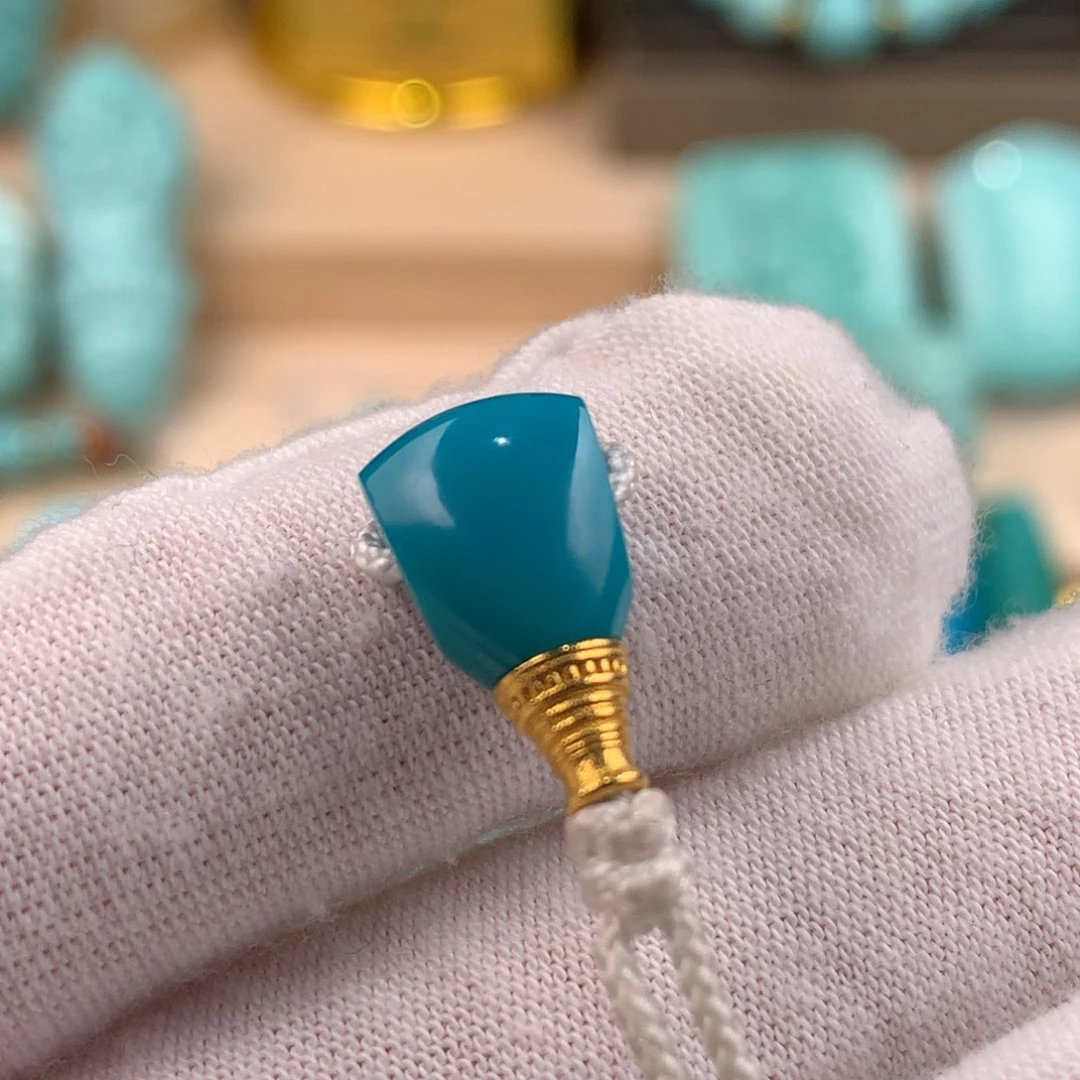 绿松石18K金镶嵌金塔三通卡8.5