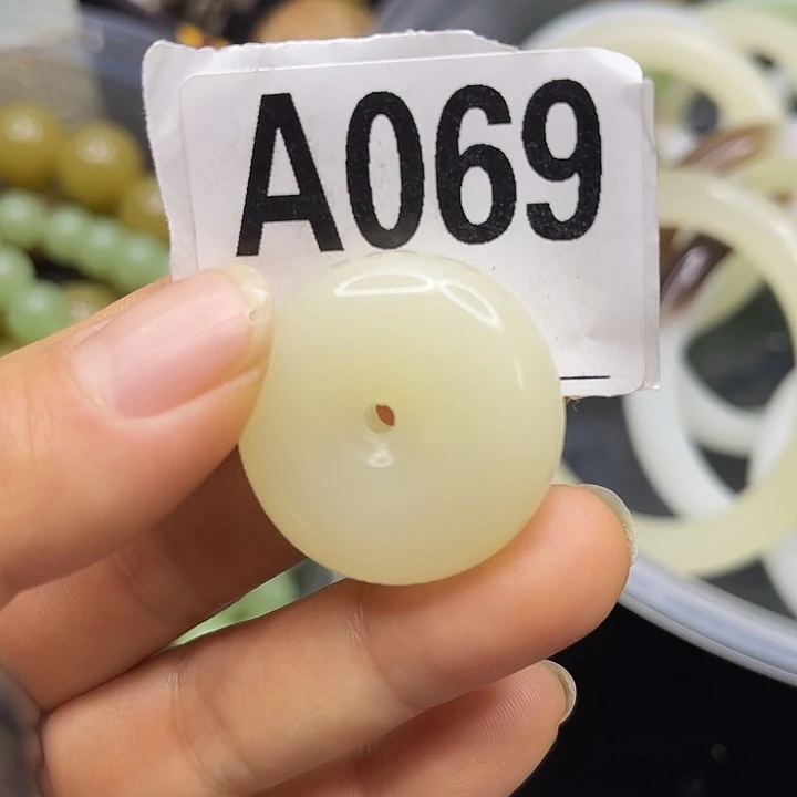 蛇纹石玉未镶嵌挂件