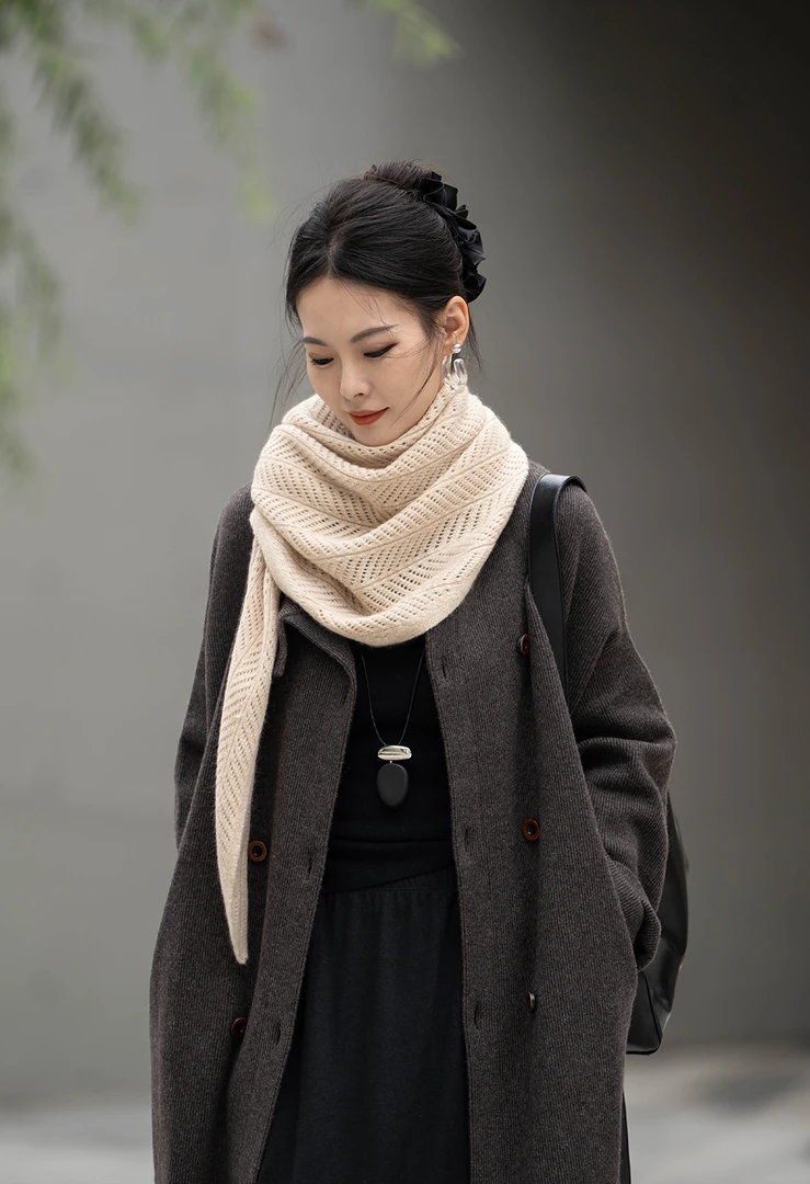 七针针织羊毛羊绒混纺围巾女镂空针织大三角披肩两用保暖春秋冬