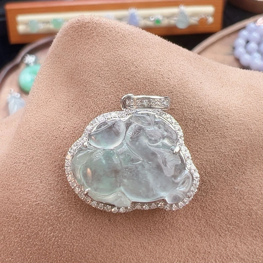 翡翠18K金镶嵌吊坠(赠链)