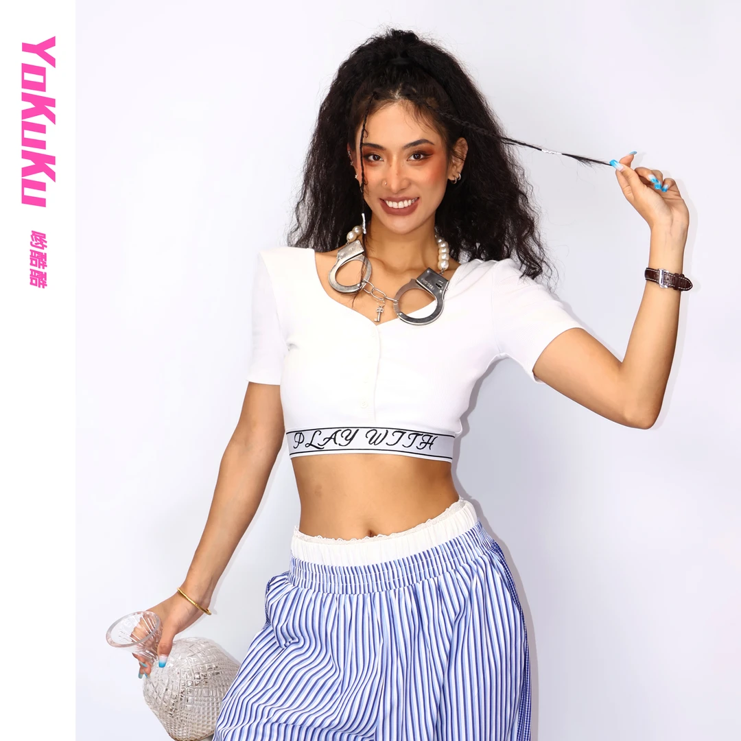 哟酷酷（苏打水）美式宽边织带U型领口纽扣露腰封短袖螺纹上衣83