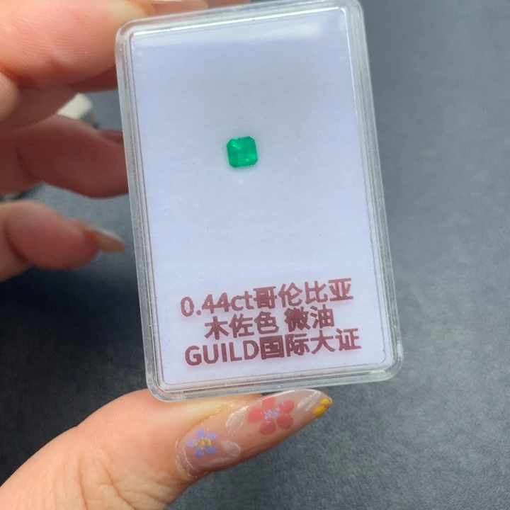 祖母绿裸石4.4×4.37×3.66