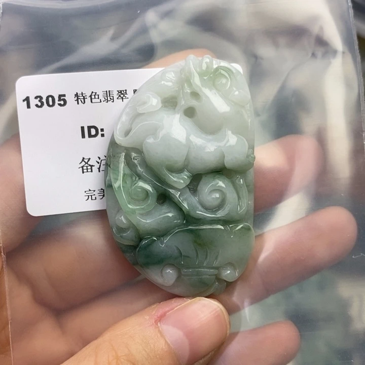 颈饰未镶嵌翡翠吊坠