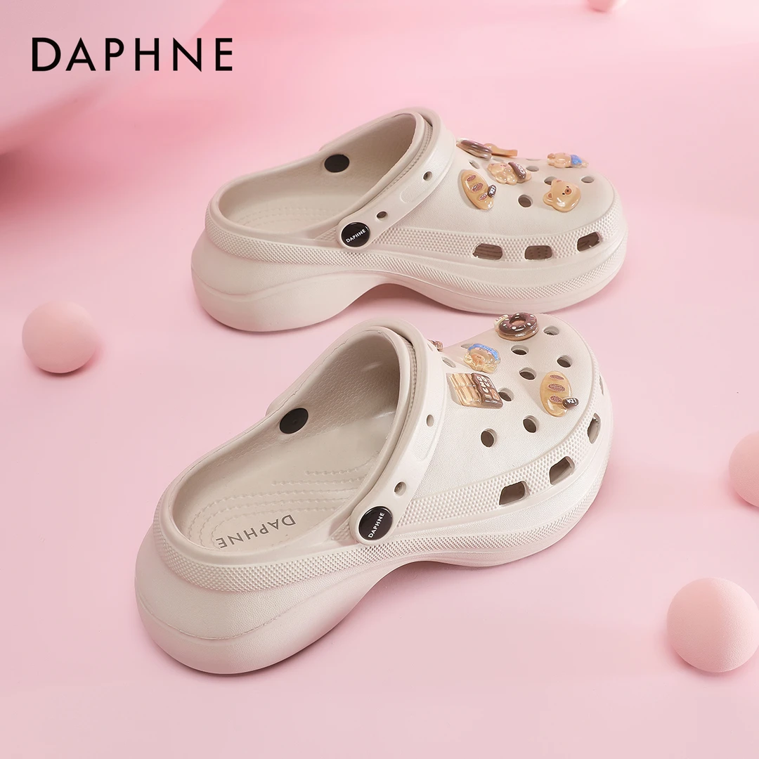 达芙妮云朵洞洞鞋女2025新款爆款夏季外穿软底沙滩鞋厚底轻奢凉鞋