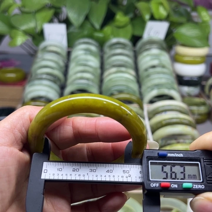 蛇纹石玉未镶嵌手镯64