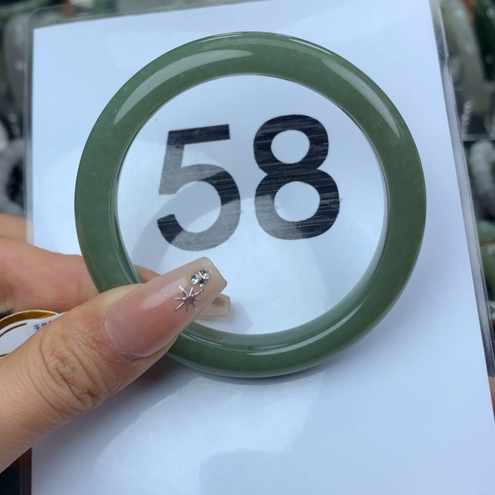 未镶嵌手镯和田玉85