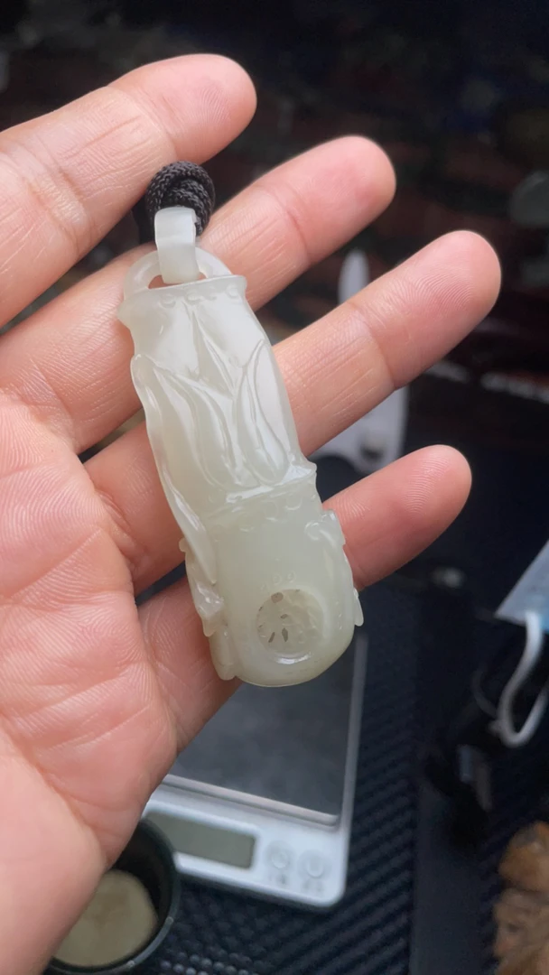 天然玉石和田玉祝福挂件手工雕刻时尚款