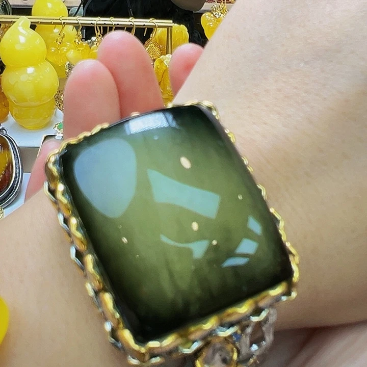 未镶嵌琥珀珠宝奇石